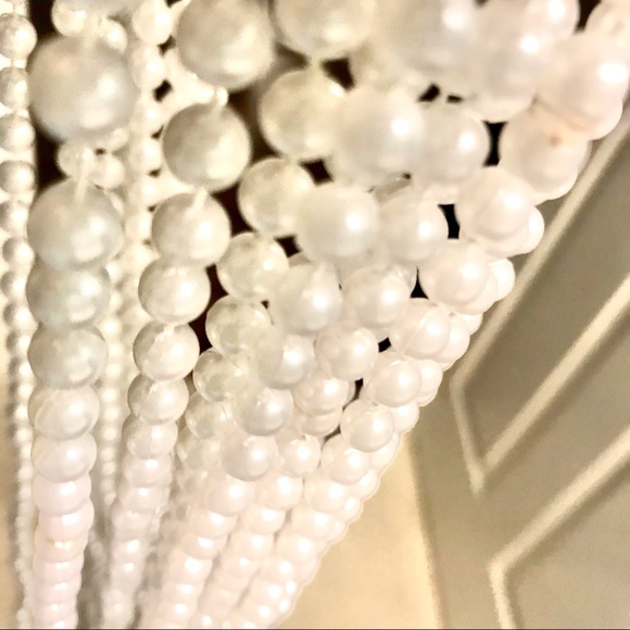 🛍 White Plastic Pearl Mardi Gras Necklaces - Picture 4 of 6